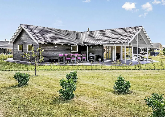 Four-bedroom With A Fireplace In Дом отдыха